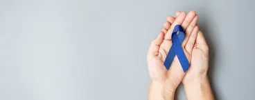laço azul símbolo da luta contra o cancro colorretal