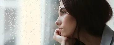 mulher a sofrer de depressão sazonal