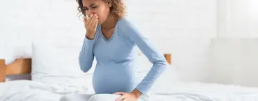 mulher grávida com muitos enjoos 