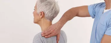 mulher a ser consultada por um terapeuta