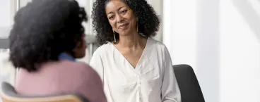 mulher em consulta com ar preocupado 