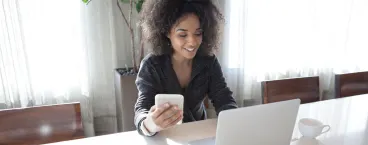 mulher em teletrabalho