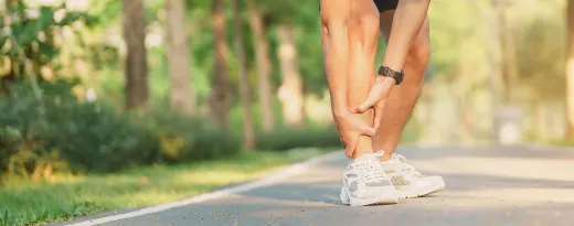 corredor com dor nas canelas