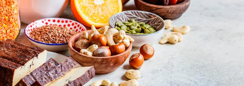 conjunto de alimentos dispostos numa bancada