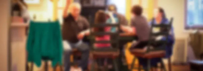 imagem desfocada de uma família
