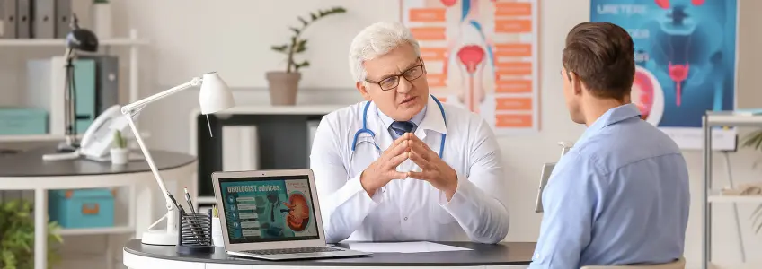 urologista a falar com paciente