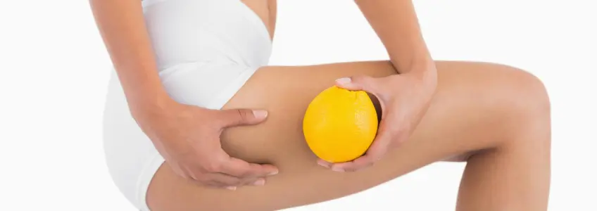 mulher com casca de laranja