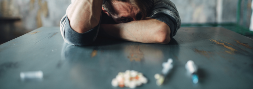 Homem a lutar contra o vício da droga