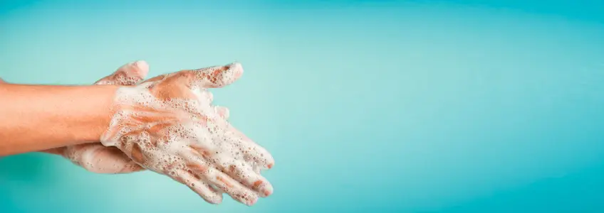 Cuidados de higiene essenciais que deve ter em casa e quando sai