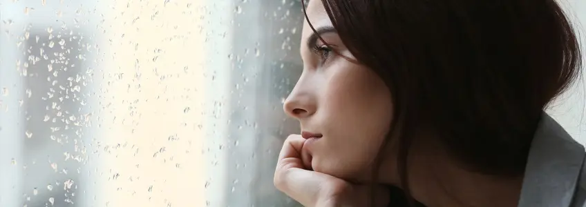 mulher a sofrer de depressão sazonal