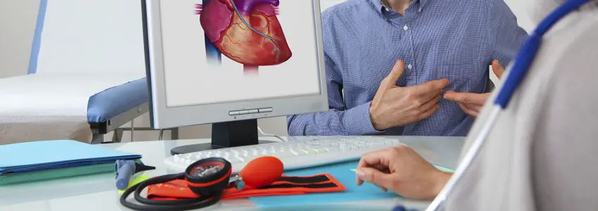 paciente em consulta de cardiologia