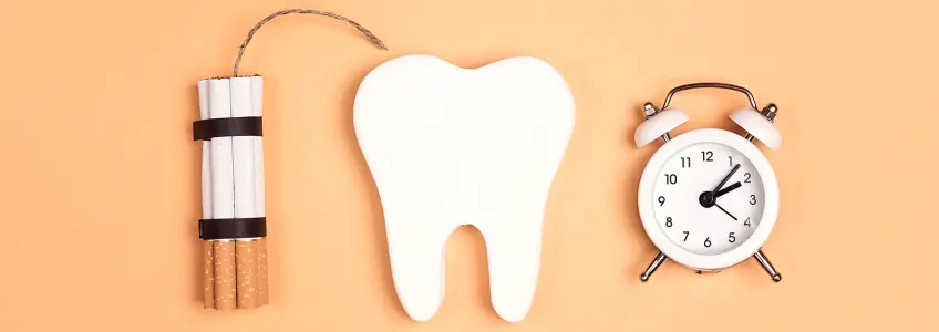 cigarros, molde de dente e relógio