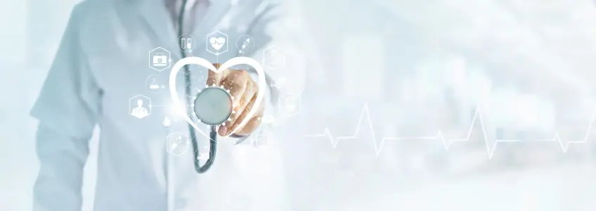 médico a segurar um estetoscópio