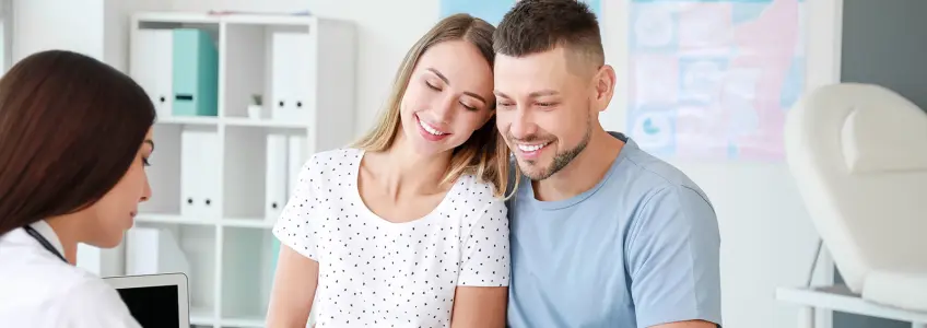 casal em consulta de planeamento familiar