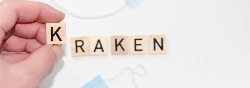peças de scrabble formam a palavra kraken